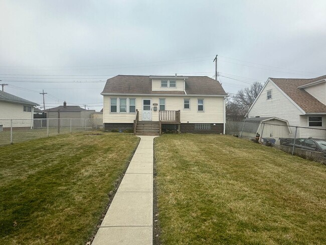 Primary Photo - Newly Renovated 3 Bedroom Home