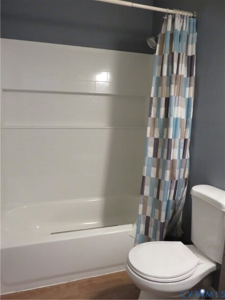 Building Photo - 7 S Daisy Ave