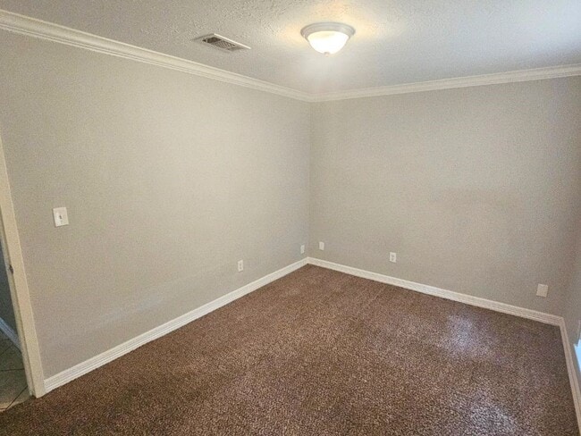 Building Photo - 9526 Golden Wood Ln