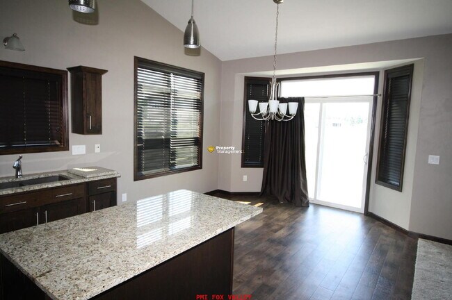 Building Photo - Short Lease Available