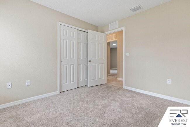 Building Photo - FULLY FENCED 3/2/2 IN DESIRABLE QUAIL HOLLOW