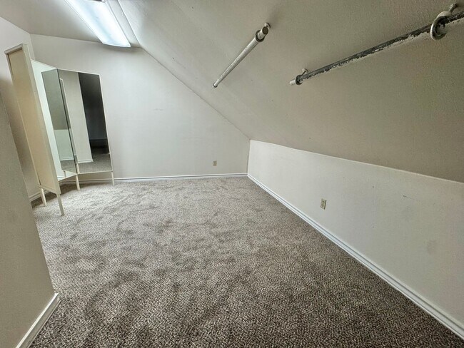 Building Photo - 4/2.5 PG Townhouse Available