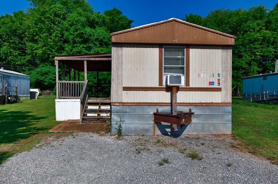 Building Photo - 2303 Highway 20