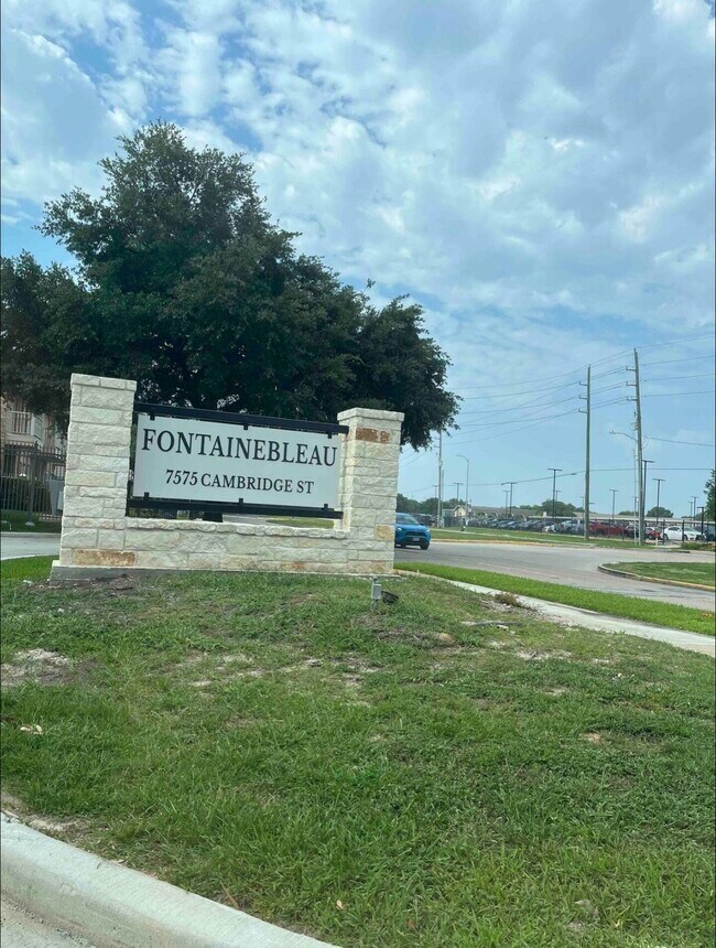 Building Photo - 7575 Cambridge St