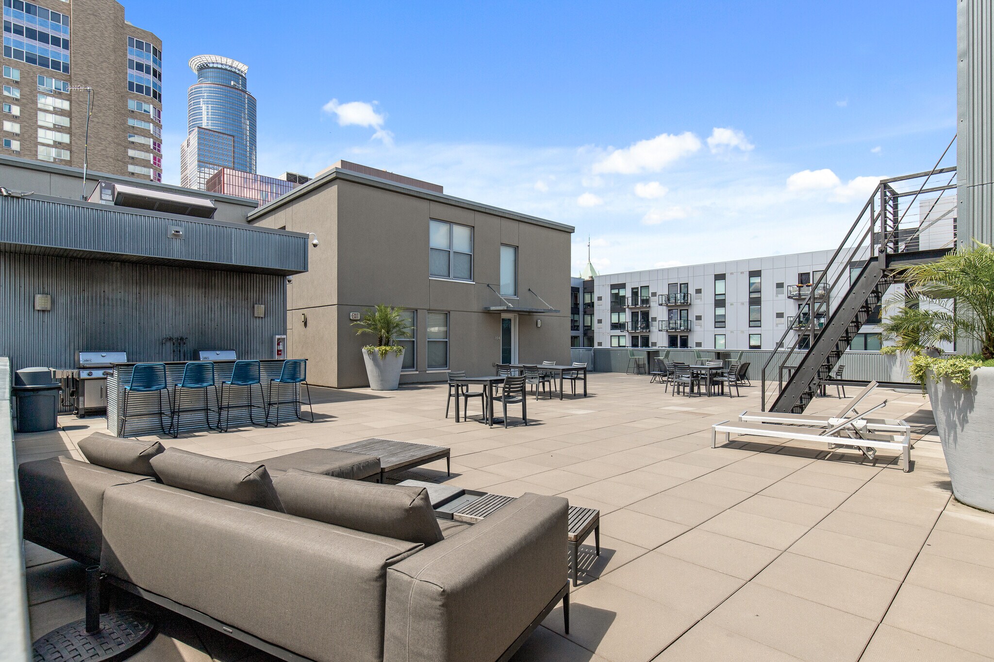Rooftop Deck - 521 S 7th St