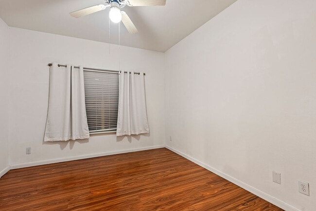 Building Photo - Amazing 1 bedroom, 1 bathroom Condo in Montevista!