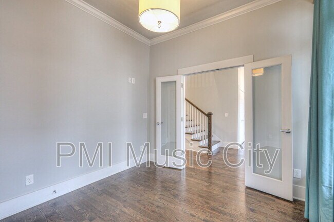 Building Photo - 1537B Battlefield Dr