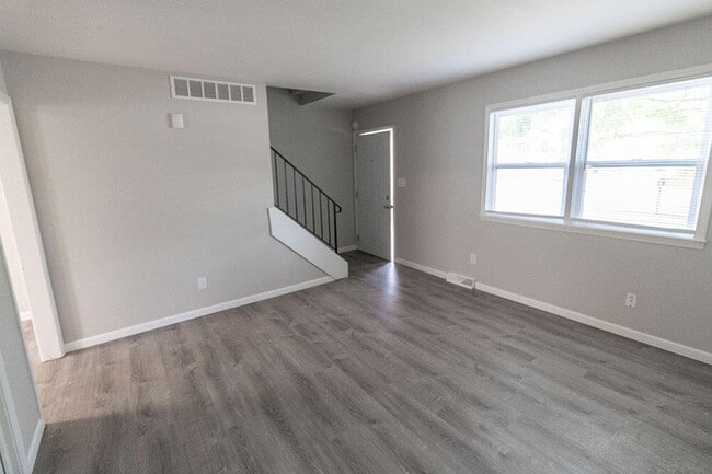 Building Photo - 6108 E St Charles Rd