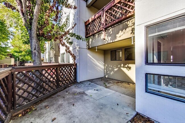 Building Photo - Updated Apartment near BART.  6 Weeks Free!