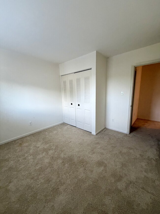 Building Photo - 305 W Cadbury Dr
