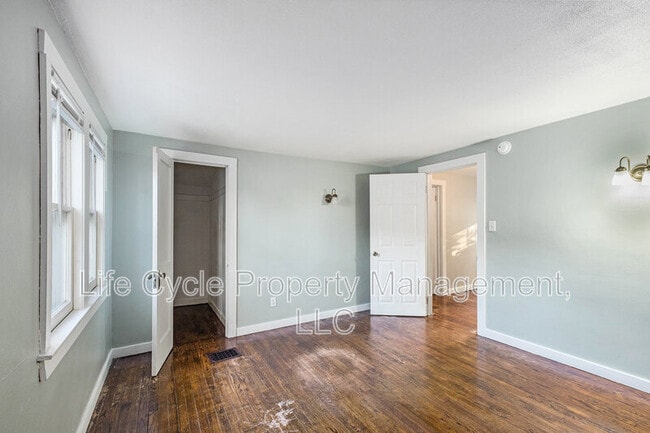 Building Photo - 346 Quimby St NE