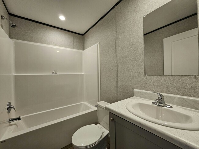 Building Photo - 511 Suwanee Dr