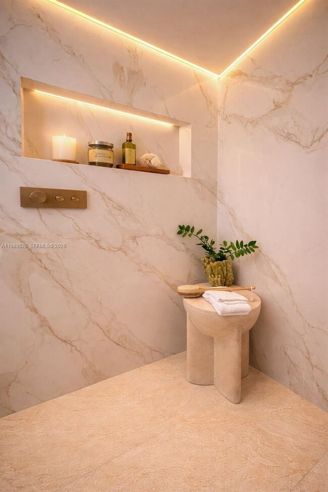 Building Photo - 1000 West Ave