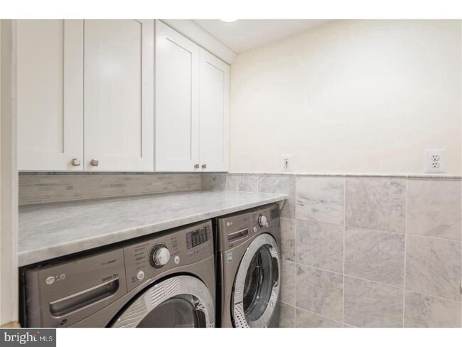 Building Photo - 2129 Walnut St