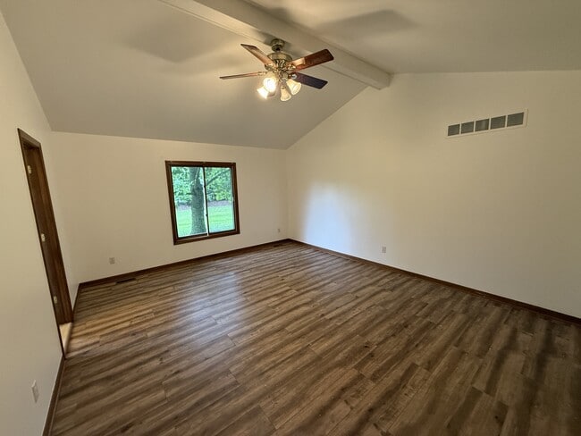 Building Photo - 2915 Chippewa Dr