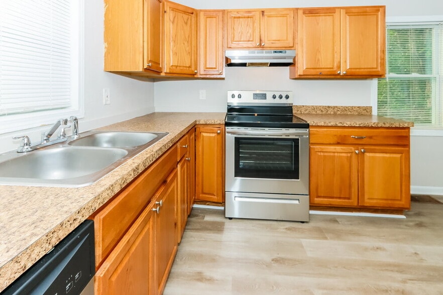 Building Photo - 1308 Greenbriar Dr
