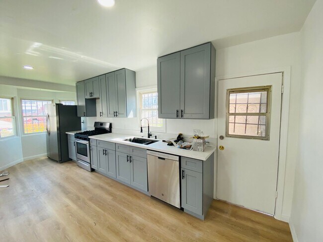 Building Photo - 2 Bedroom Home in San Diego