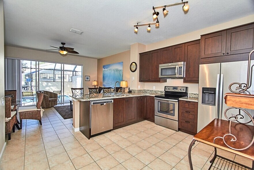 Building Photo - 2330 Silver Palm Dr