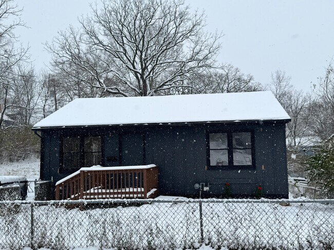 Primary Photo - 8415 Park Ave