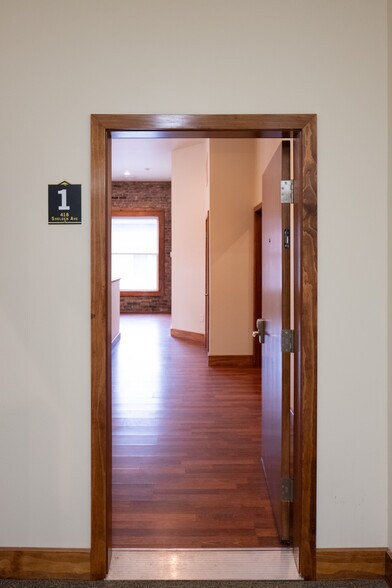 Building Photo - 418 Shelden Ave