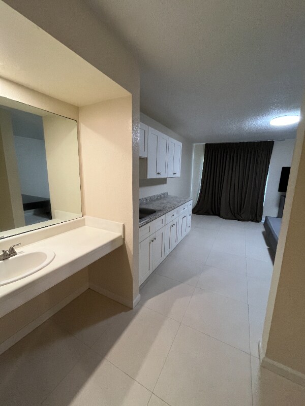 Building Photo - 2715 Cherry Rd