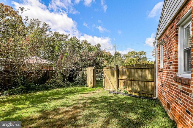 Building Photo - 8113 Carlyle Pl