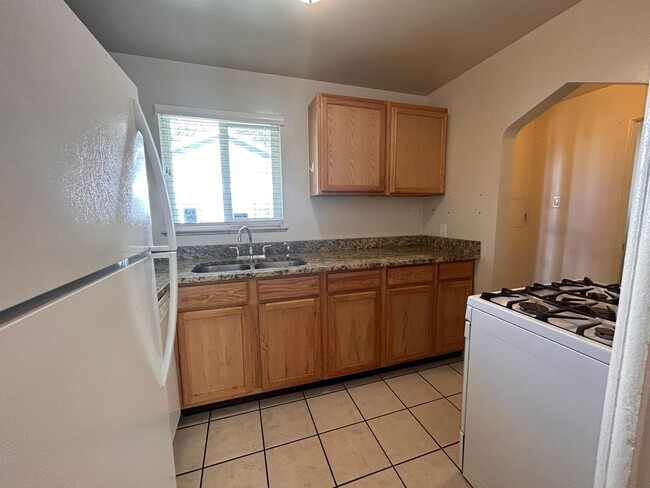 Building Photo - $0 DEPOSIT OPTION. CHARMING 2BED/1BATH DUPLEX NEAR SLOAN LAKE!!