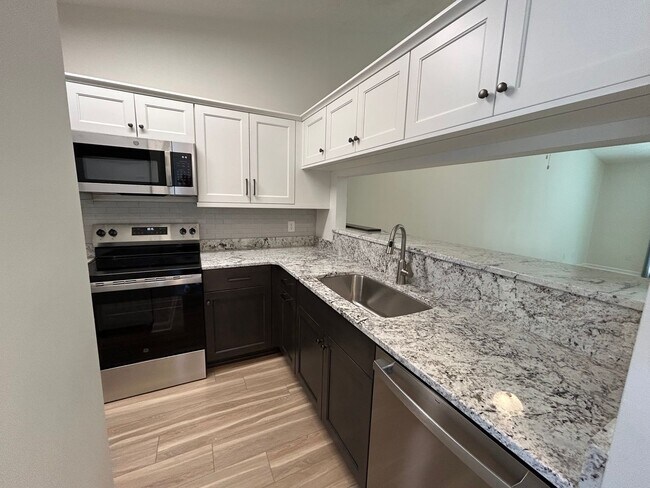 Building Photo - 2 Bed, 2 Bath Renovated Townhouse – Single-Level Living – $1,750/month