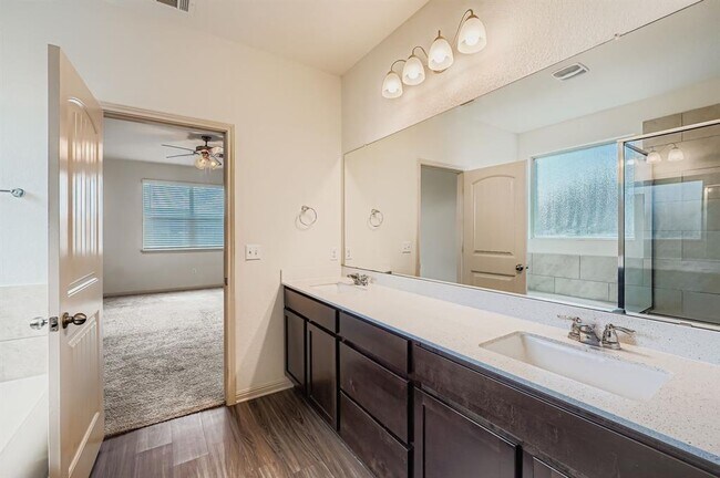 Building Photo - 16605 Aventura Ave