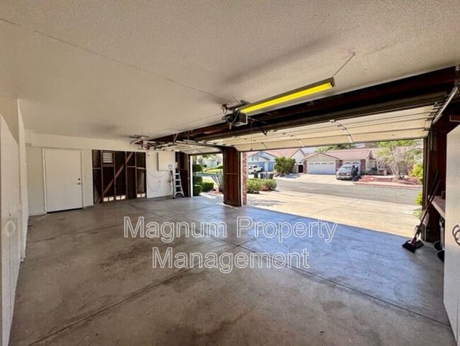 Building Photo - 687 Black Oak Cir