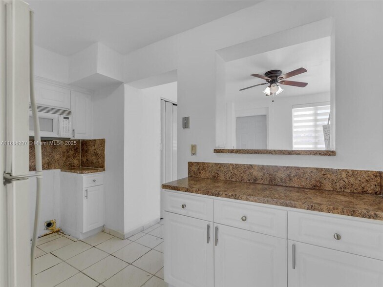 Building Photo - 1811 SW 97th Ter