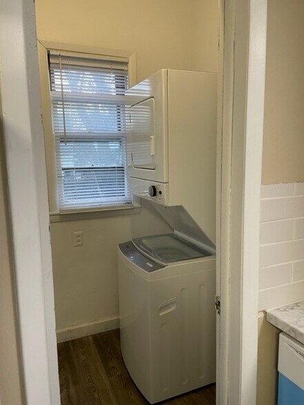 Building Photo - 705 W California Ave