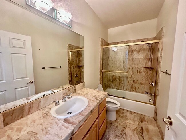 Building Photo - 388 Knowles Dr