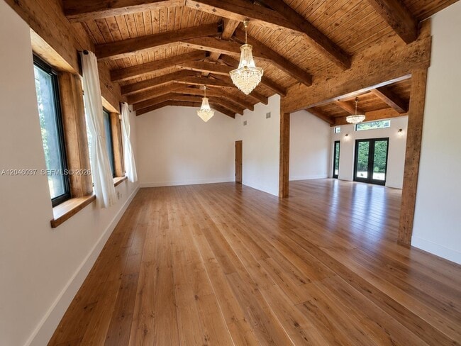 Building Photo - 6350 Pine Tree Dr