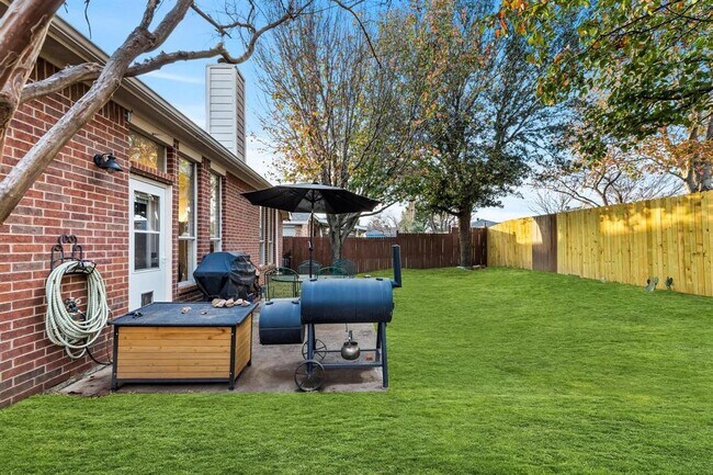 Building Photo - 1055 Port Sullivan Dr