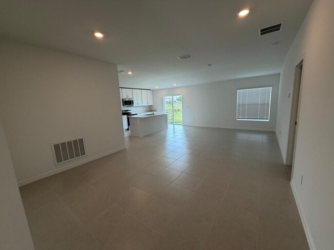 Building Photo - 2155 Lone Oak Ln