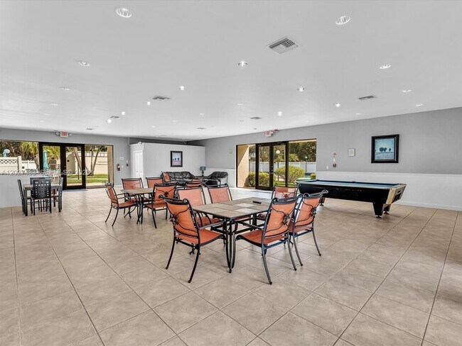 Building Photo - 3300 W Rolling Hills Cir