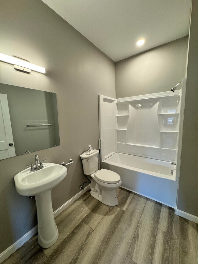 Building Photo - 45 Monarch Wy