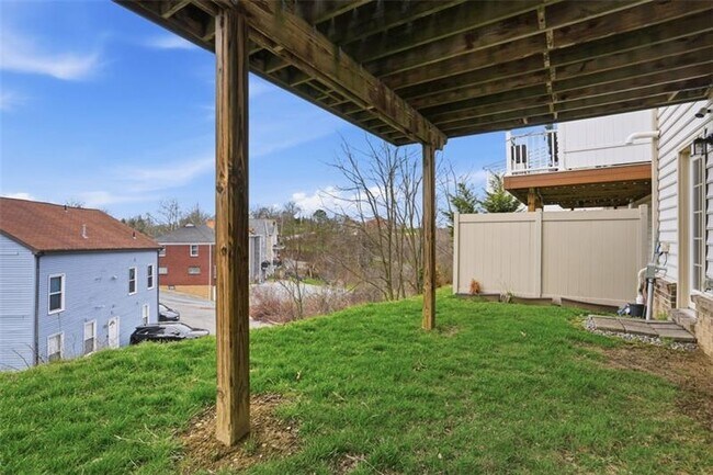 Building Photo - 404 Aprilmae Way