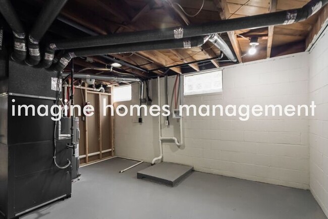 Building Photo - Fully Renovated 4 Bedroom Single Family Ho...