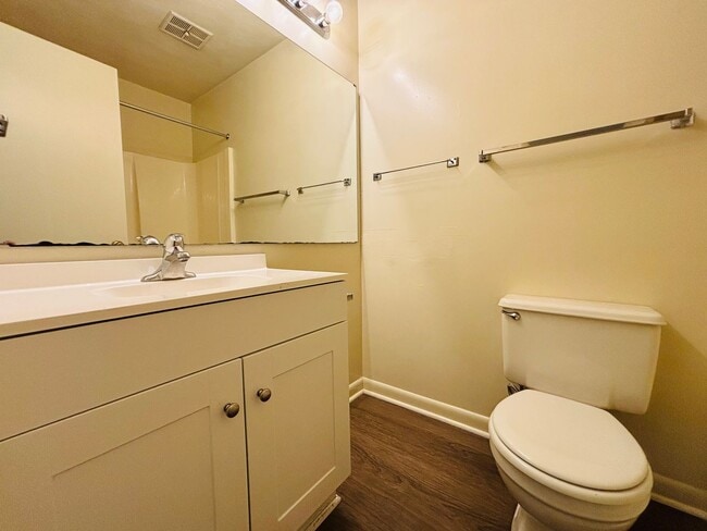 Building Photo - 824 Cascade Ct