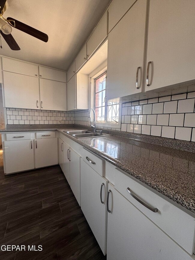 Building Photo - 1100 E River Ave