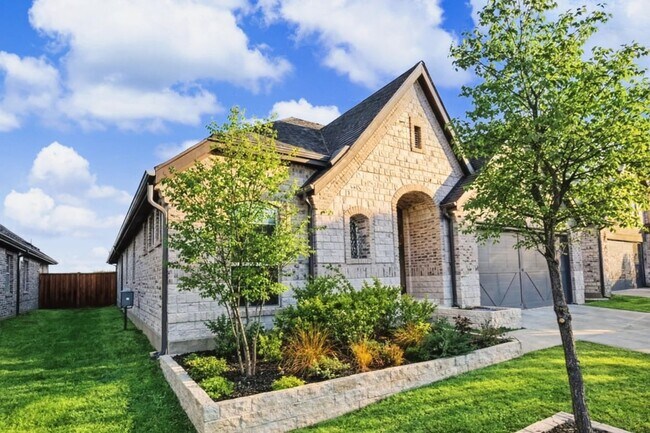 Building Photo - 16617 Hidden Cove Dr