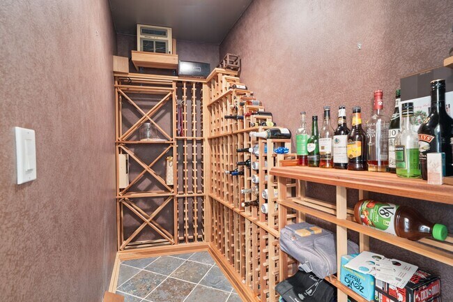 Building Photo - Sleek, spacious 3-bdrm/2.5-bath contemporary in SW Hills. Office, wine cellar, views, near Washin...