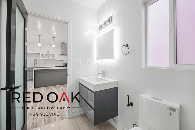 Building Photo - 836 Van Ness Ave