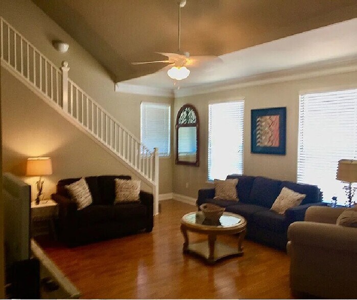 Building Photo - 900 Dean Lee Dr