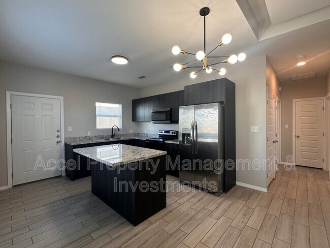 Building Photo - 3405 S Mia Ln