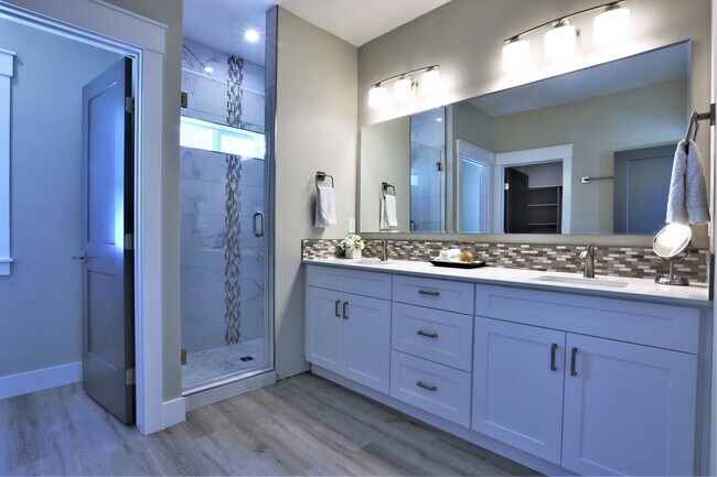 Building Photo - Like New 3BD/2.5BA with 2 Car Garage- $100...