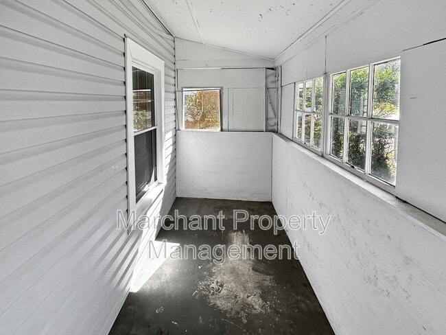 Building Photo - 24 Jones St