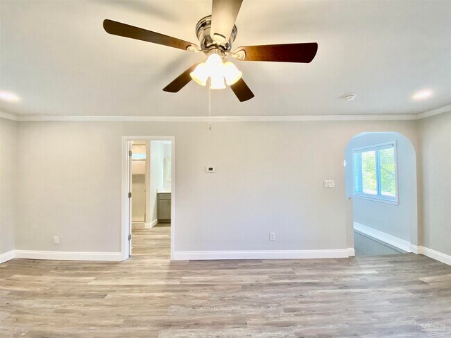 Building Photo - 402 Fairpoint Dr